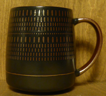 Tasse schwarz / rosegold Striche